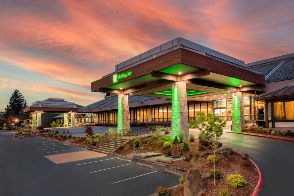 Holiday Inn Portland Columbia Riverfront exterior